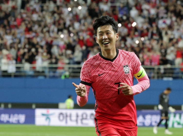 国足对手热身汇总:韩国两场大胜轰10球 泰国1-1战平爱沙尼亚