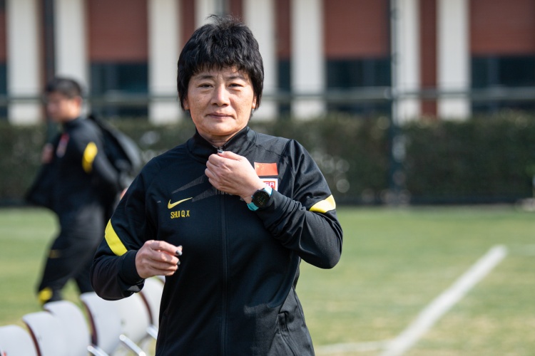 记者谈女足首发:排兵布阵略显保守,希望能先蒙进一个