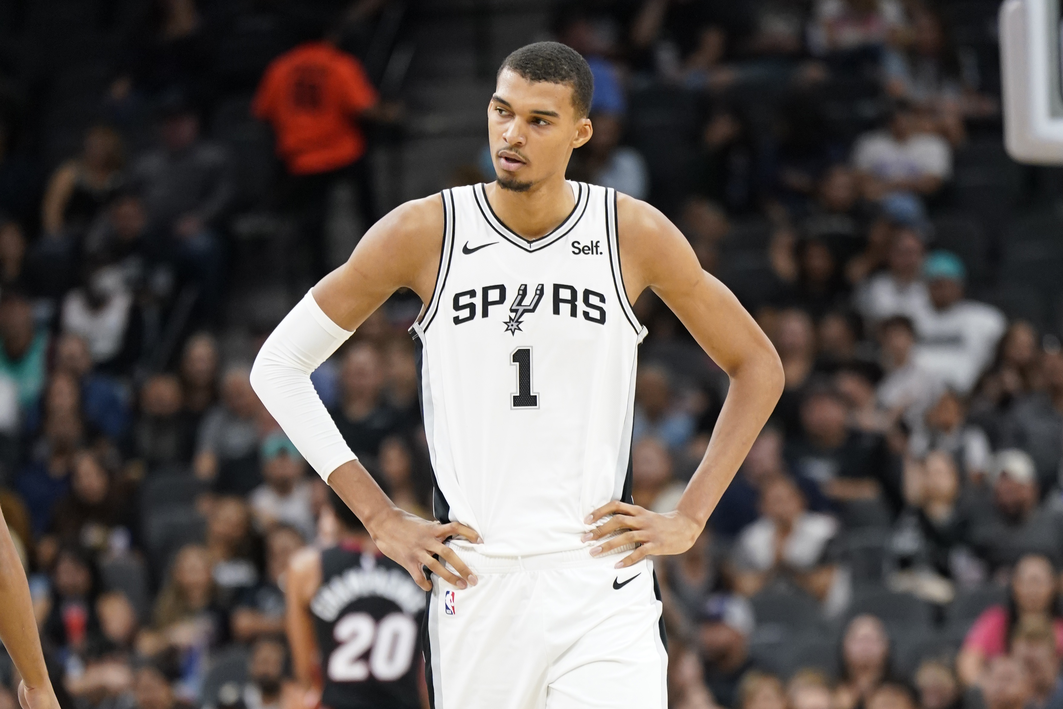 欧洲与NBA的不同?文班:NBA球员都把比赛当成生死攸关的事