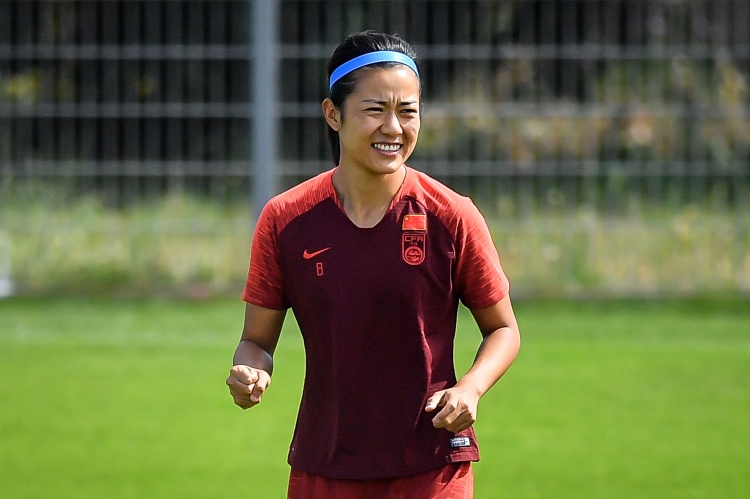 前国脚李佳悦鼓励中国女足:都给我振作起来,我们从来都不会认输