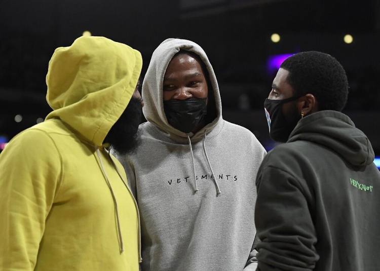 丁威迪:合同导致三巨头先后离队 如走不了他们会想办法出成绩