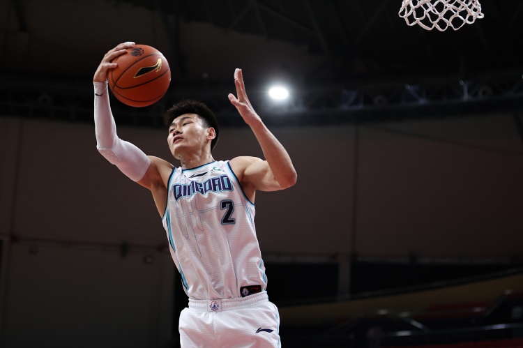 打得不错！王睿泽15中9&三分8中4贡献22分8篮板1助攻
