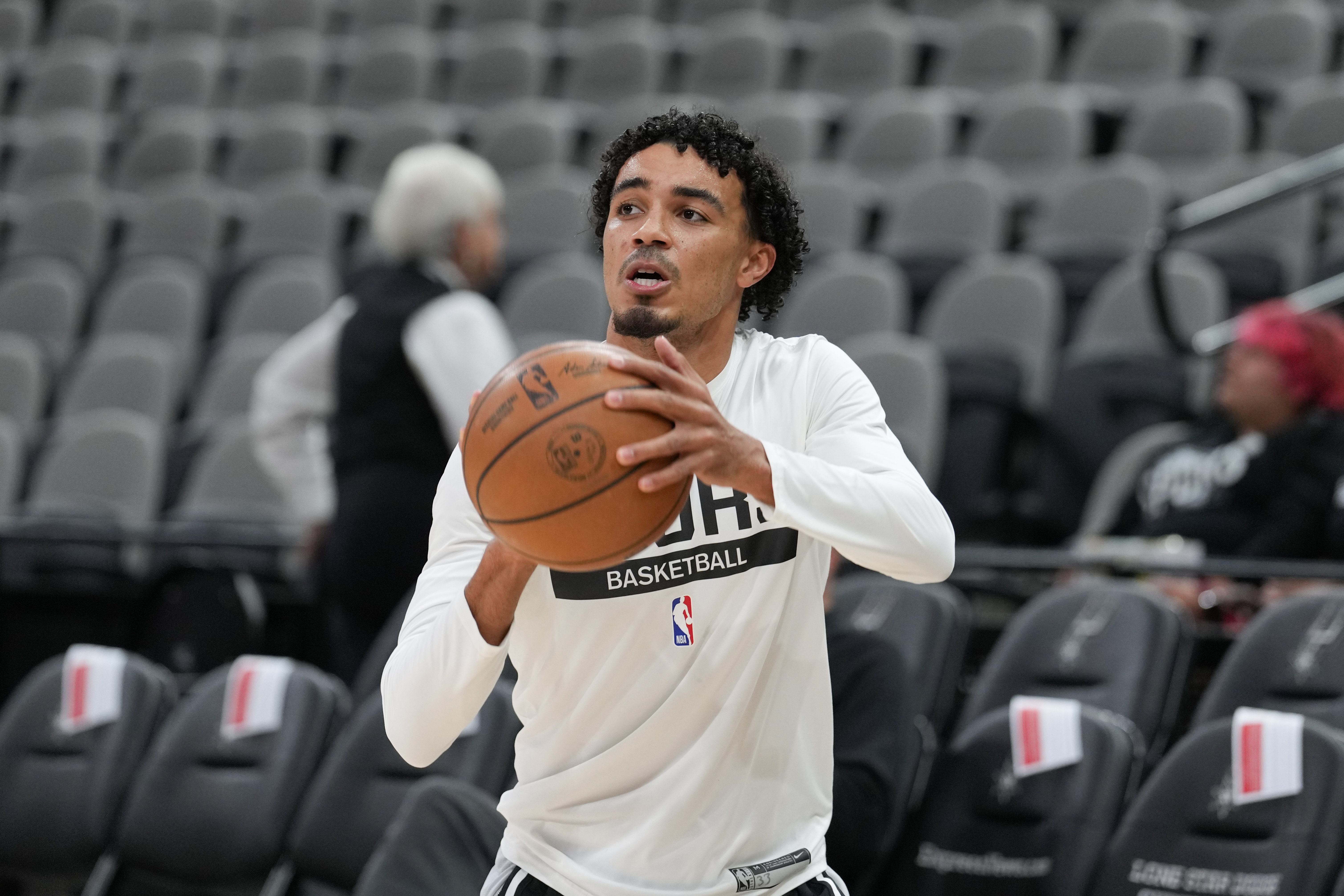 特雷-琼斯:我们想保护内线 给了太多空位三分的机会&没轮转到位