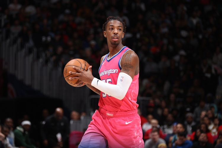 Woj:奇才后卫德朗-赖特预计将因右膝内侧副韧带扭伤缺席4-6周