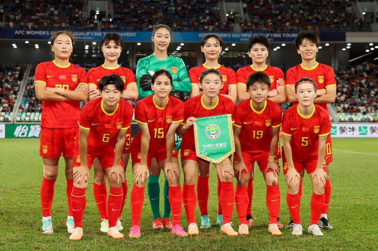 记者:女足与美国的比赛即视感像中韩之战,球员们还是要多走出去