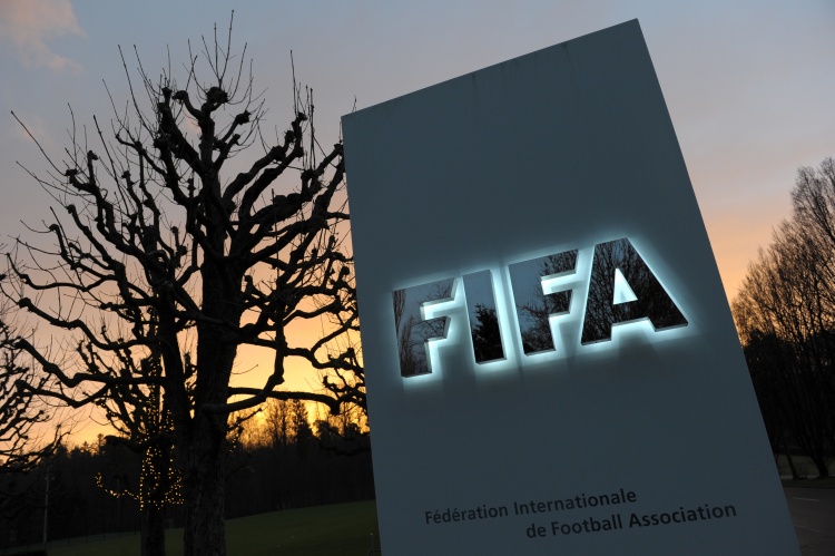 FIFA声明:以后哪队球迷做出种族歧视导致比赛中断,哪队就被判负