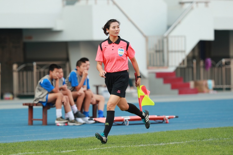 中超首位女裁判！谢丽君：马宁给我很大的鼓舞、鼓励、支持和帮助