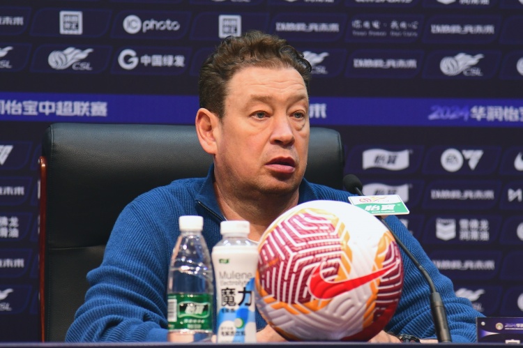 斯卢茨基:制胜进球被吹让我心情复杂,没法从技战术点评比赛