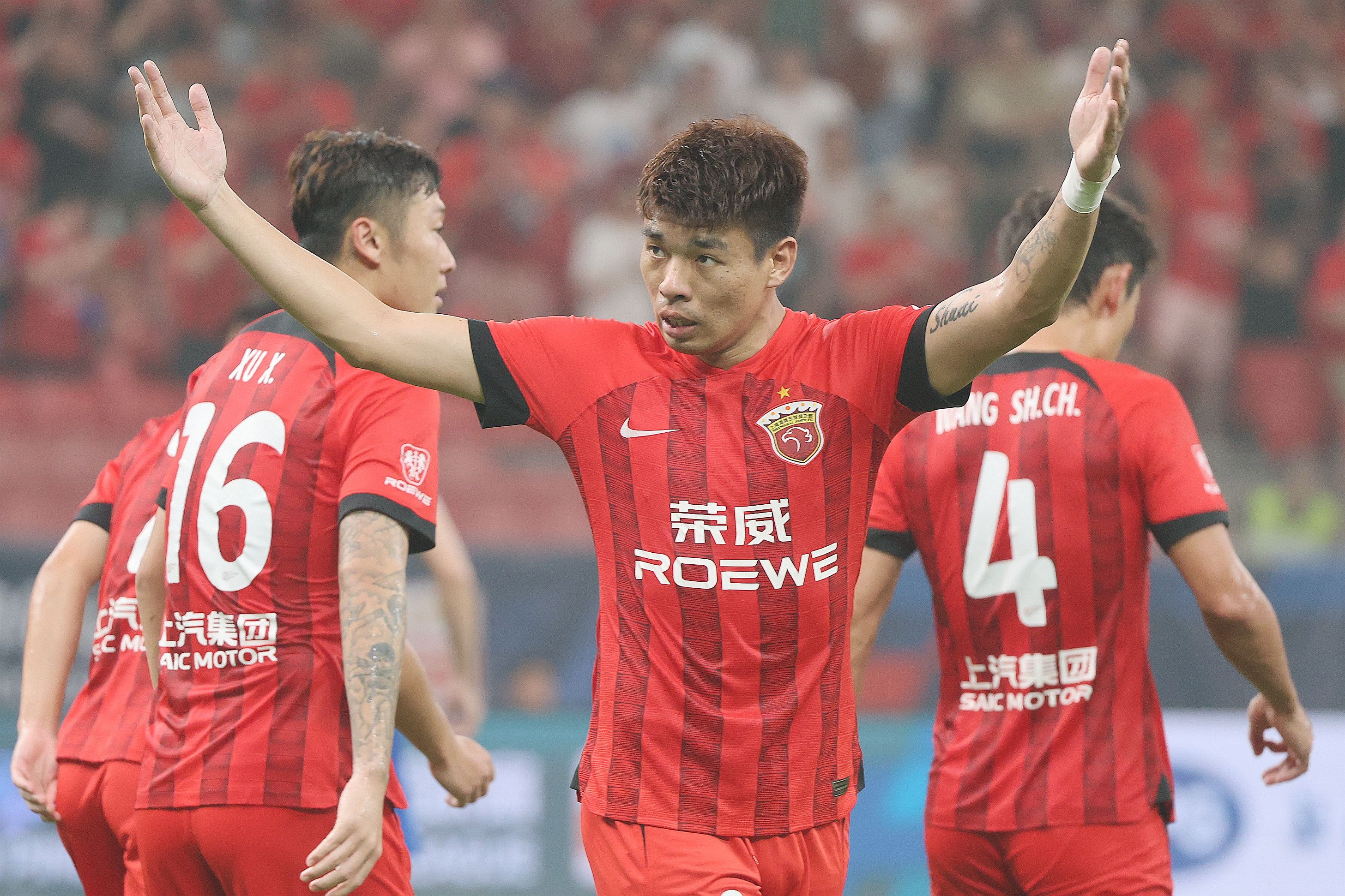记者:李帅一直有伤但不算严重 中泰战是否出场看教练安排