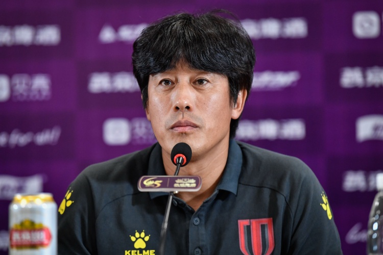 媒体人:蓉城半场猛虎扑食但比赛后程体能有问题 申花国脚很疲劳