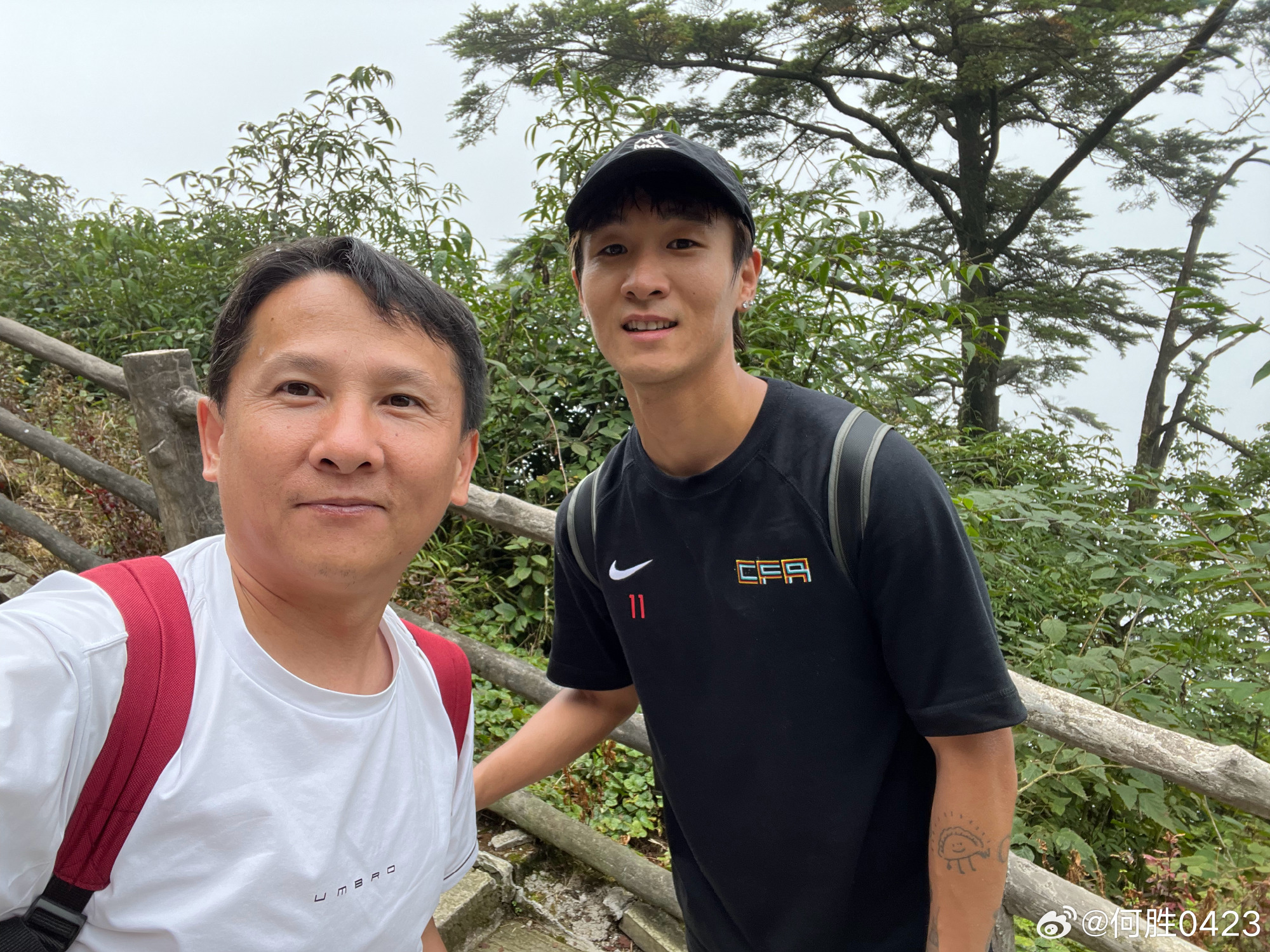 爬峨眉山偶遇韦世豪,退钱哥:落选国家队依旧自律,见识到了