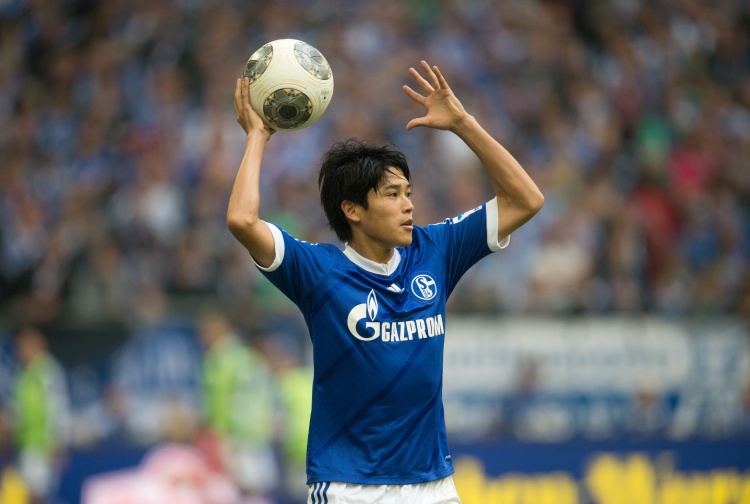 吉田麻也曾疑惑沙特球员为何不去欧洲,对方回答:在国内很赚钱