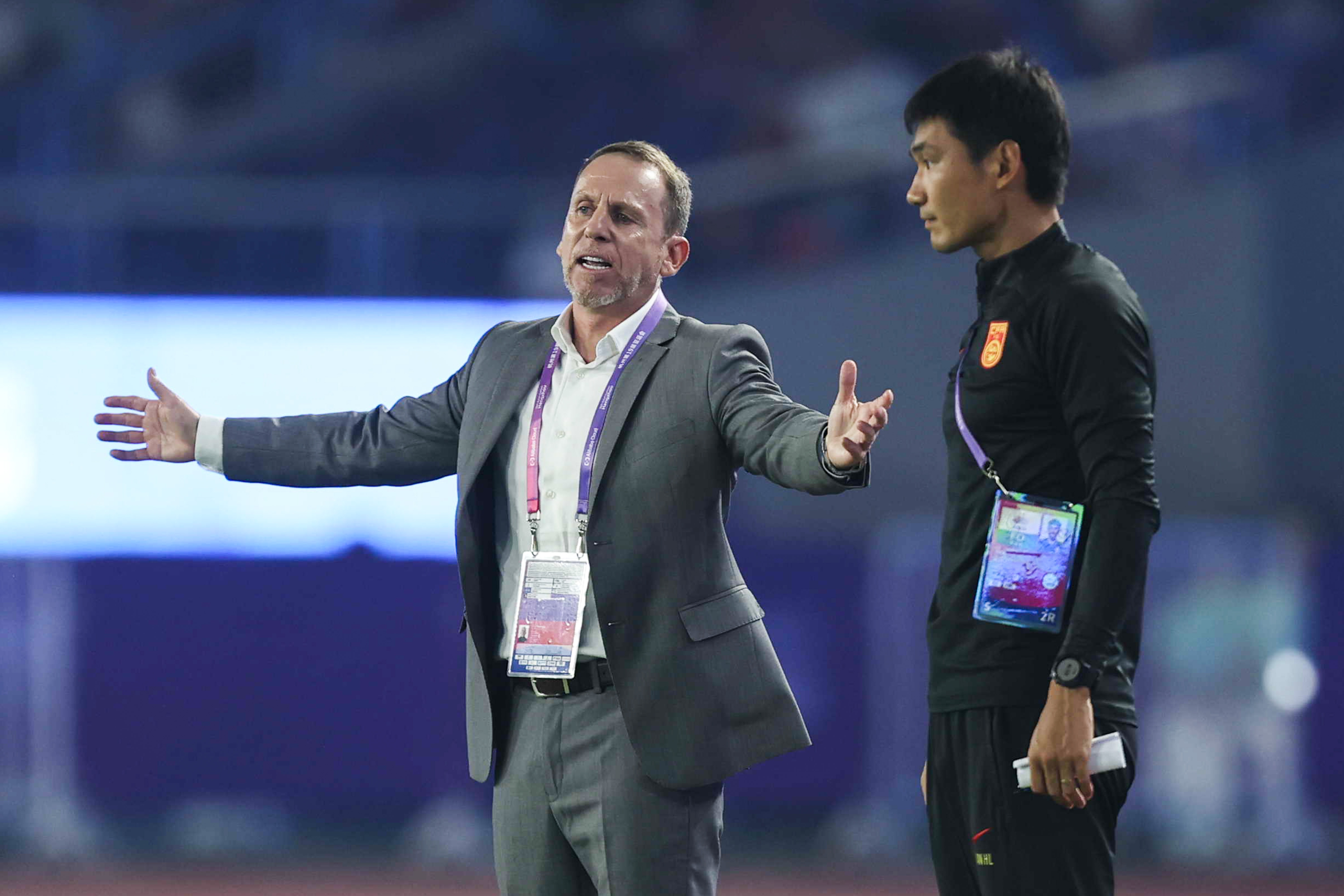 马德兴:U19国青明日香河开练八人回归 将两战伊拉克国青