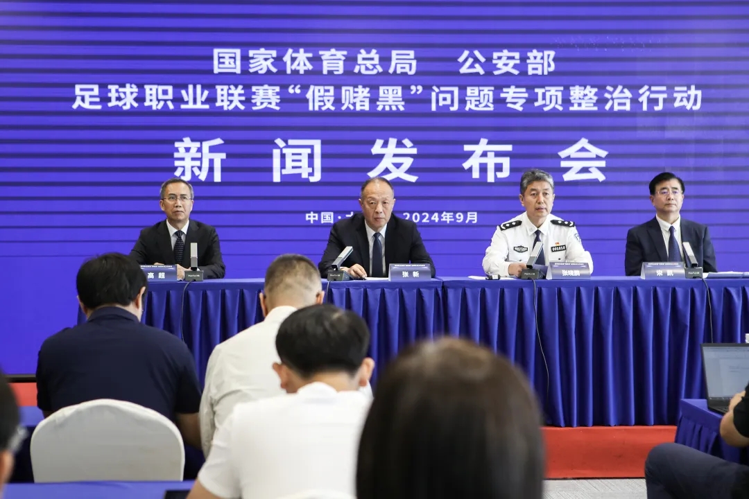 记者:部分人说风暴结束中国足球就会变好,我不像他们那样乐观