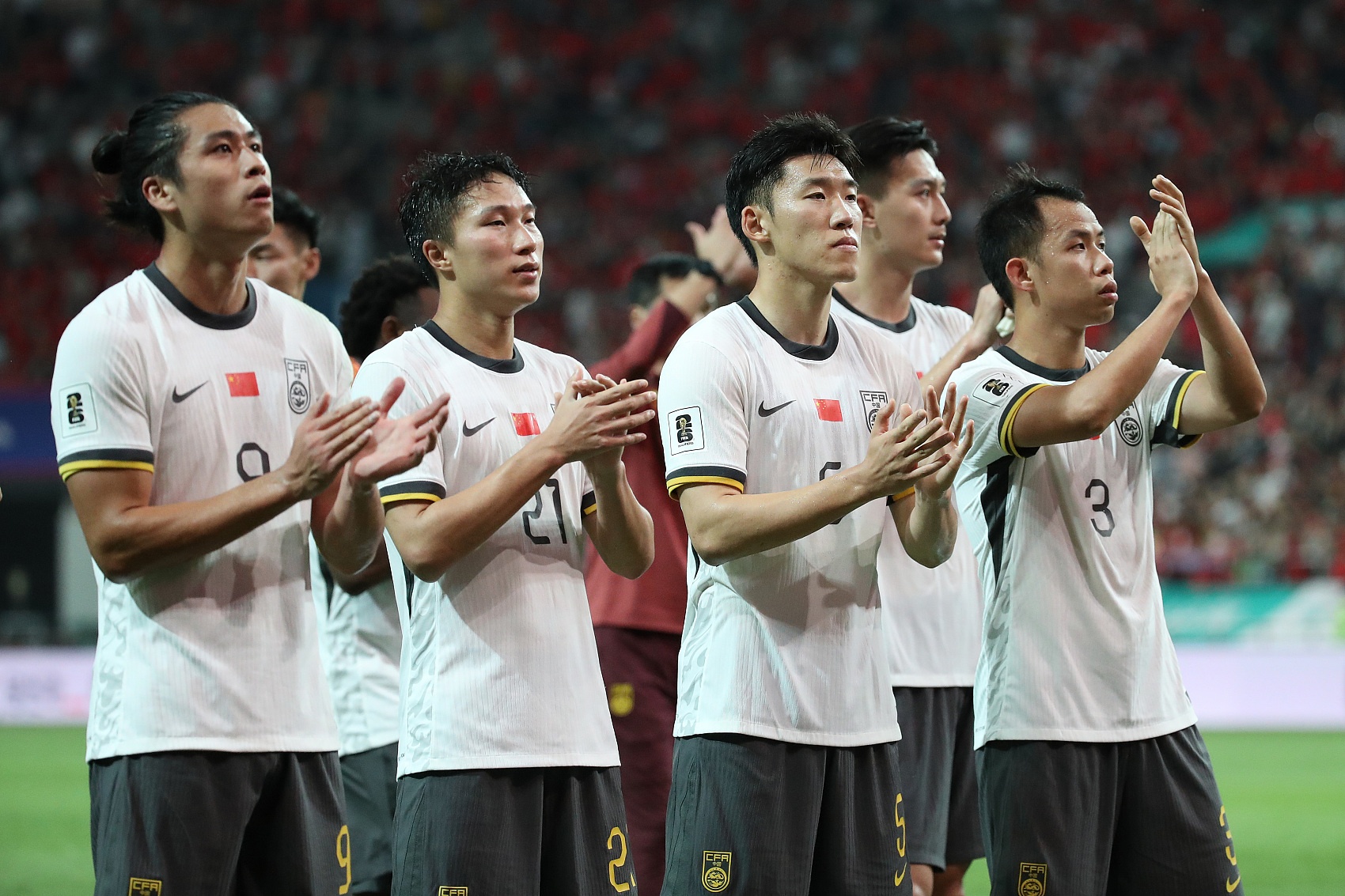 记者评国足半场:伊万终于想起定位球了,过程到结果都能接受