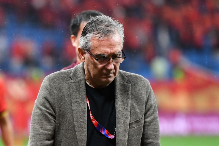 记者:2-0并不是很稳,希望伊万下半场不要再次车祸式调整换人