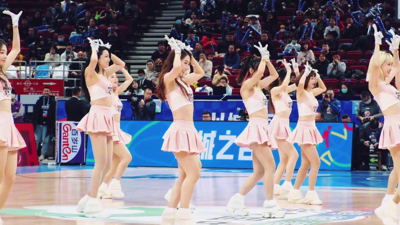 哇！北京美女啦啦队这粉色裙太可爱了吧