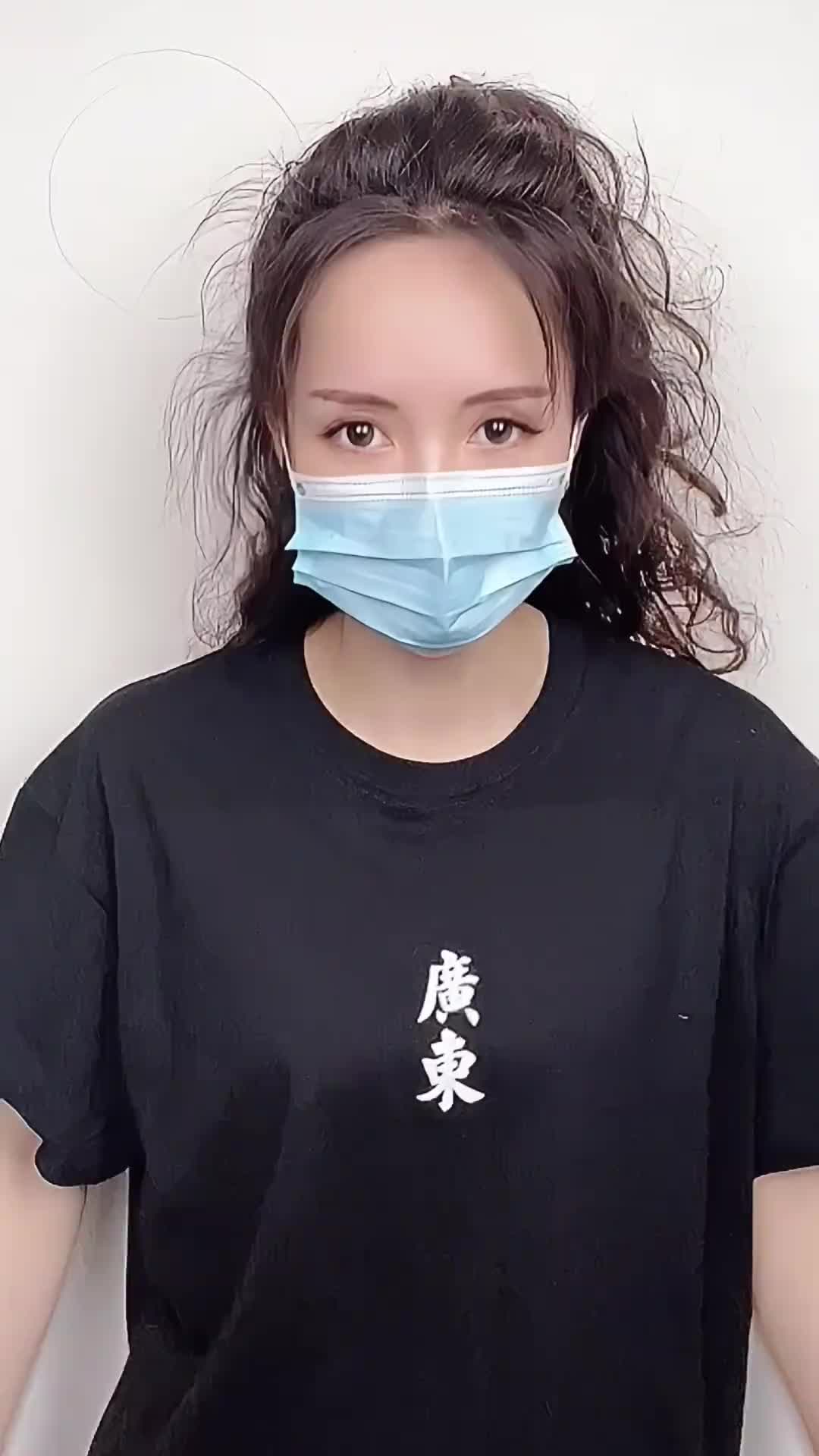 颜值真高啊！广东女球迷身穿定制T恤，为广东季后赛加油